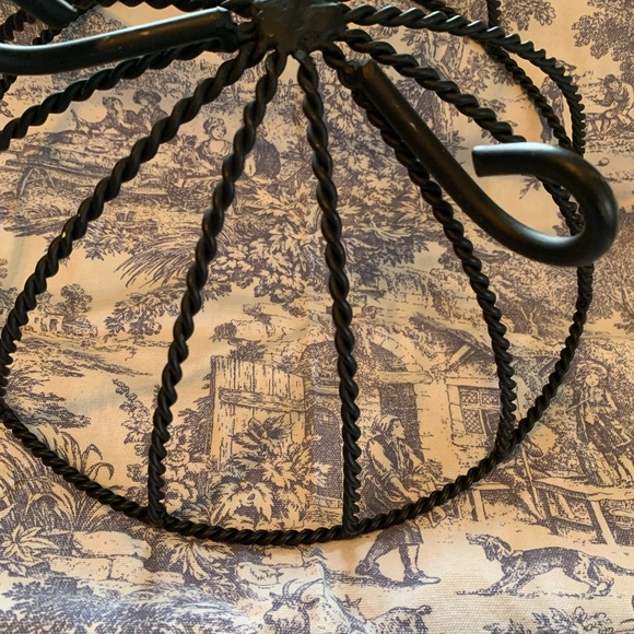 Vintage twisted metal wire basket - Picture 6 of 7